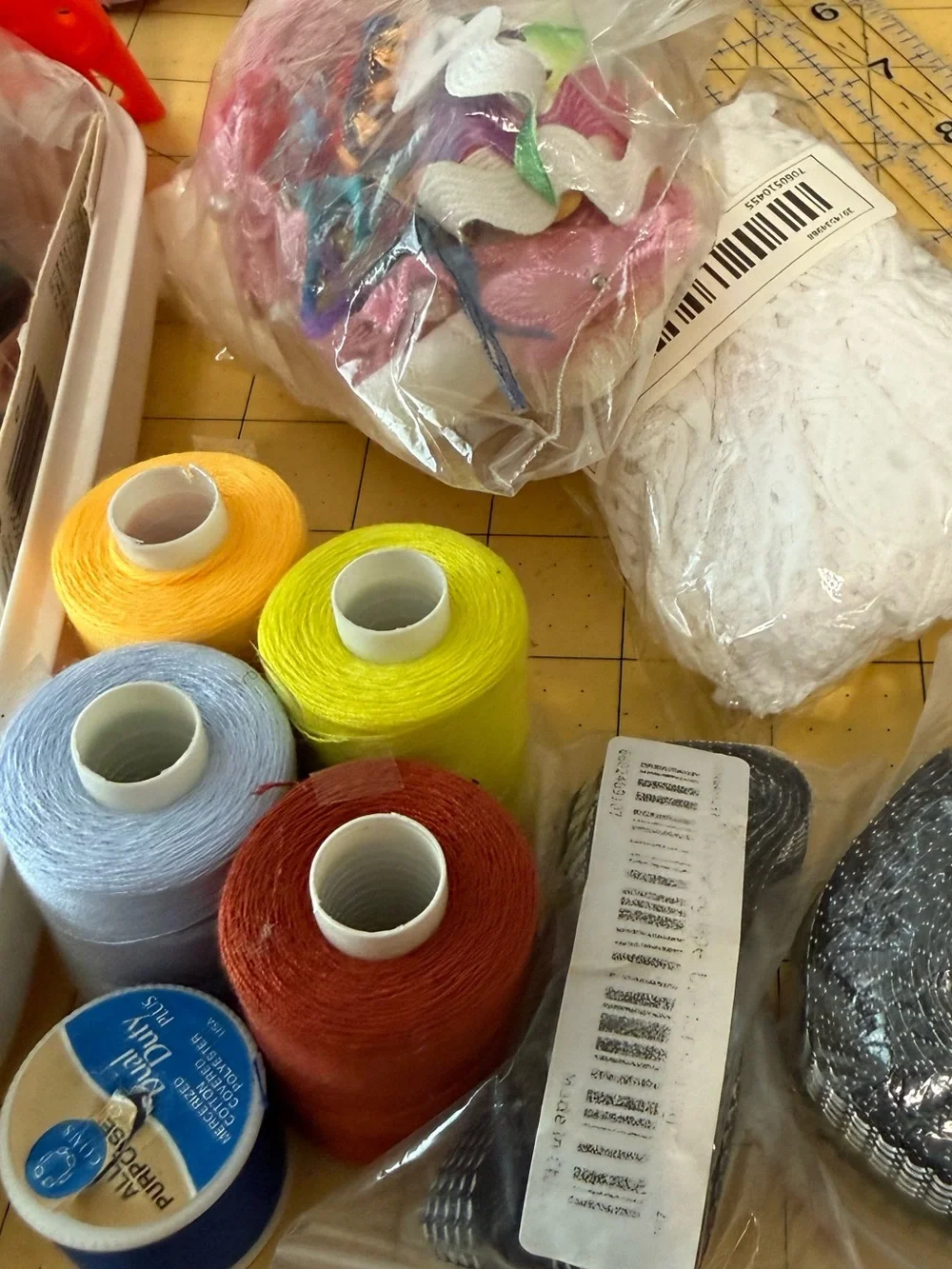 Assorted Sewing Notions Kit - Multicolor - Picture 4 of 4